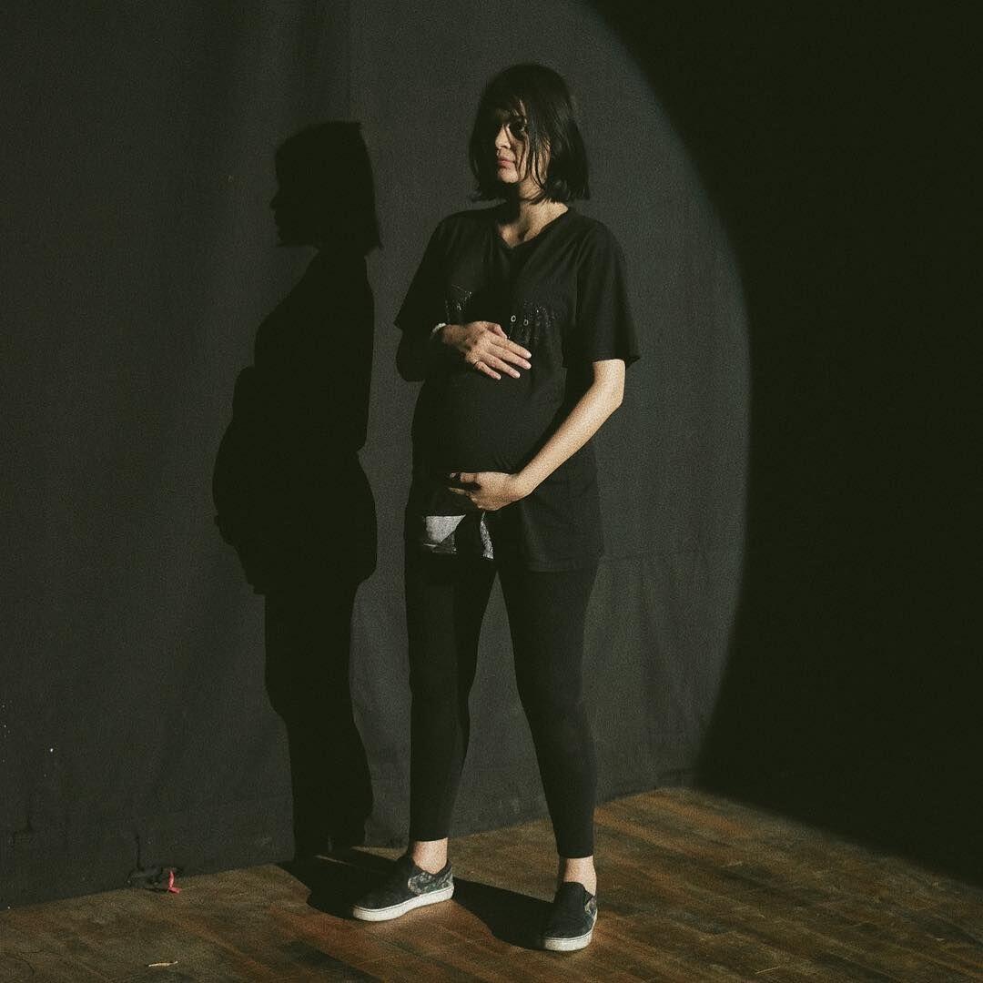Anggun dan Memesona, 10 Potret Aquila Firrina dengan Baby Bumpnya