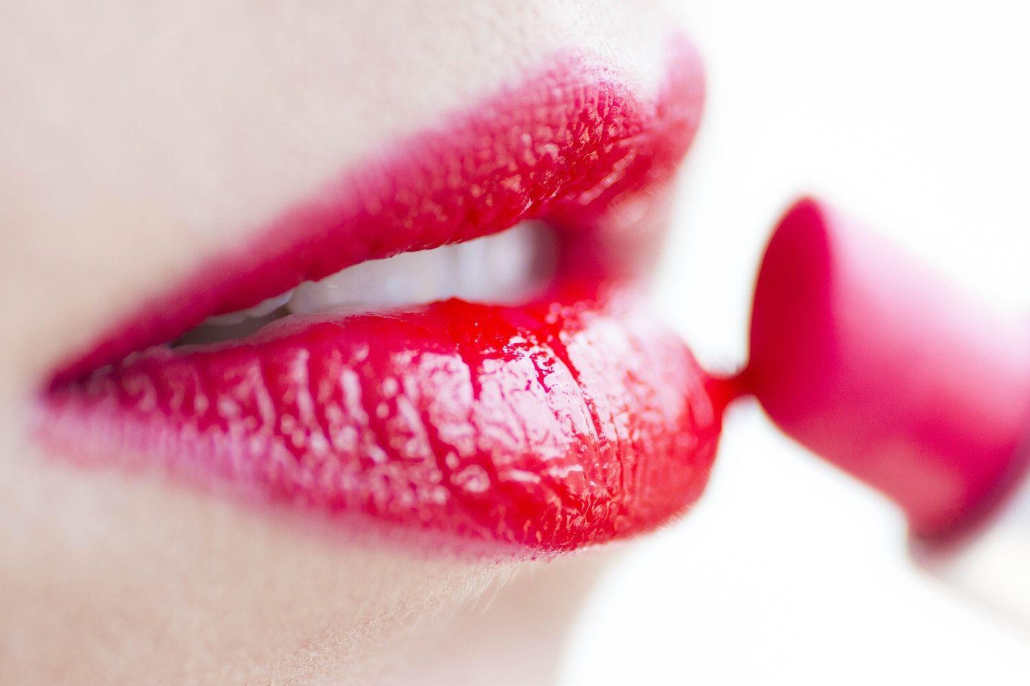 5 Kelebihan Lipstik Konvensional yang Membuatnya Tetap Juara