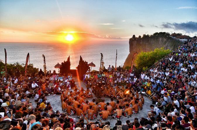 Ingin Menyaksikan Gelaran Tari Kecak di Uluwatu? Ini 4 Tipsnya!