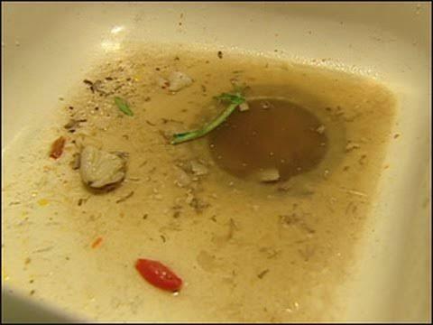 YOK GAN... BIASAKAN MINUM AIR PUTIH AGAR GINJAL AGAN TIDAK MENGANDUNG BATU