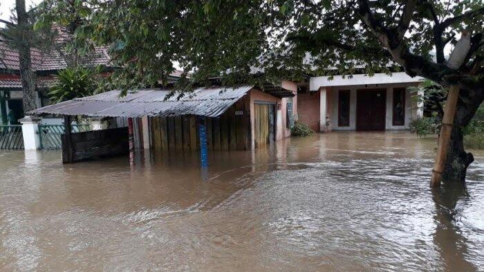Bencana Banjir di Kerinci, Ini yang Disampaikan Bupati Adi Rozal