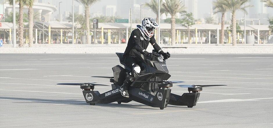 Bayar DP 150 juta Agan Udah Bisa Inden Hoverbike "Motor Terbang" Keren Ini!