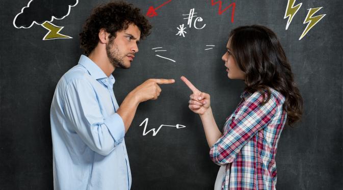 10 Tanda kalau Kamu Lagi Jatuh Cinta dengan Teman Sekantor