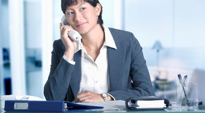 10 Tanda kalau Kamu Lagi Jatuh Cinta dengan Teman Sekantor