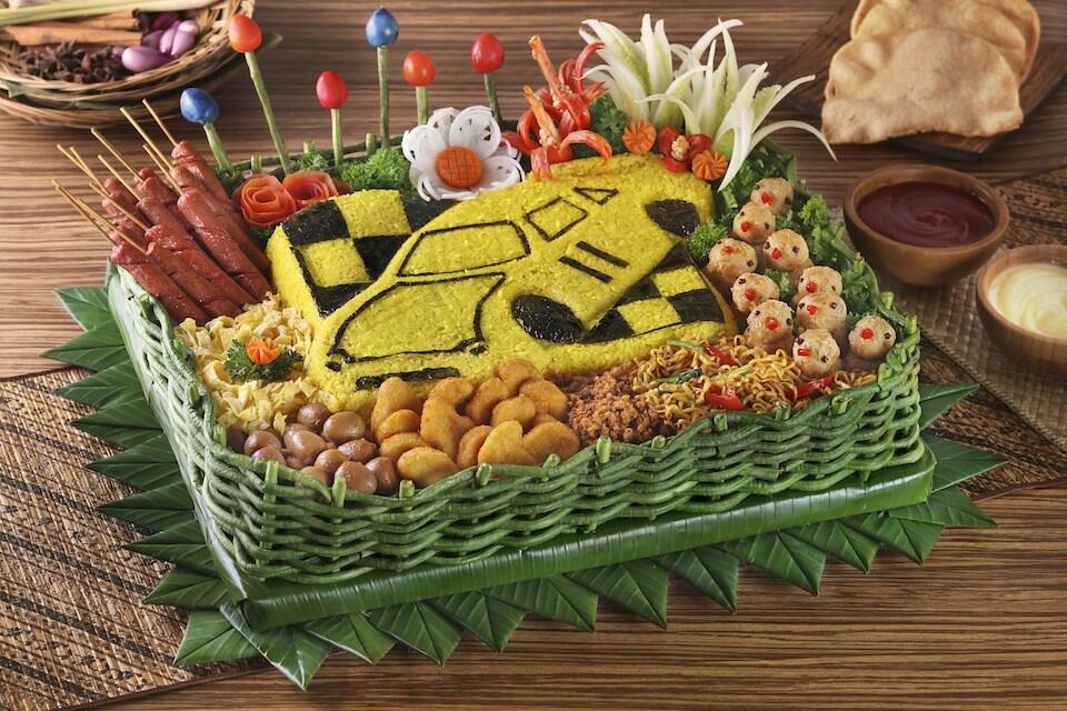Kue Ulang Tahun Anti Mainstream Diganti dengan Nasi Tumpeng Aja Nih!
