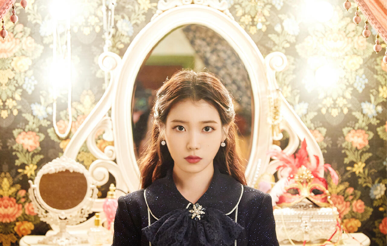 Cuplikan Foto 4 Karakter Berbeda IU untuk Film Pendek 'Persona'