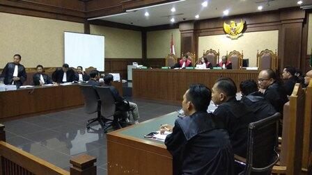 Sutrisno Dituntut 10 Tahun Penjara