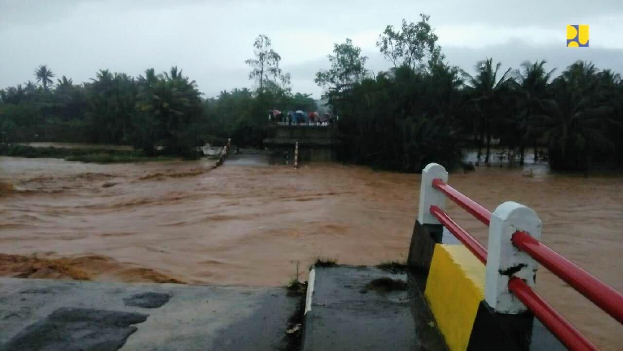 PUPR Rakit Jembatan Sementara Pascarusaknya Jembatan Cipatujah