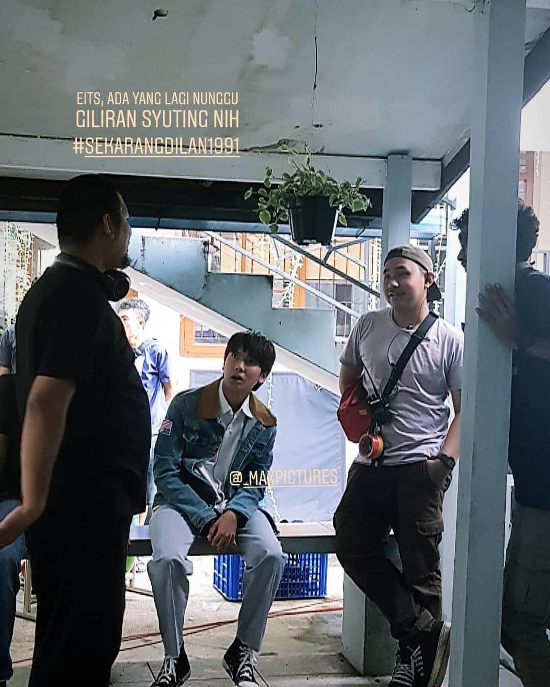 9 Potret Seru Syuting Dilan 1991, Siapa yang Penasaran?