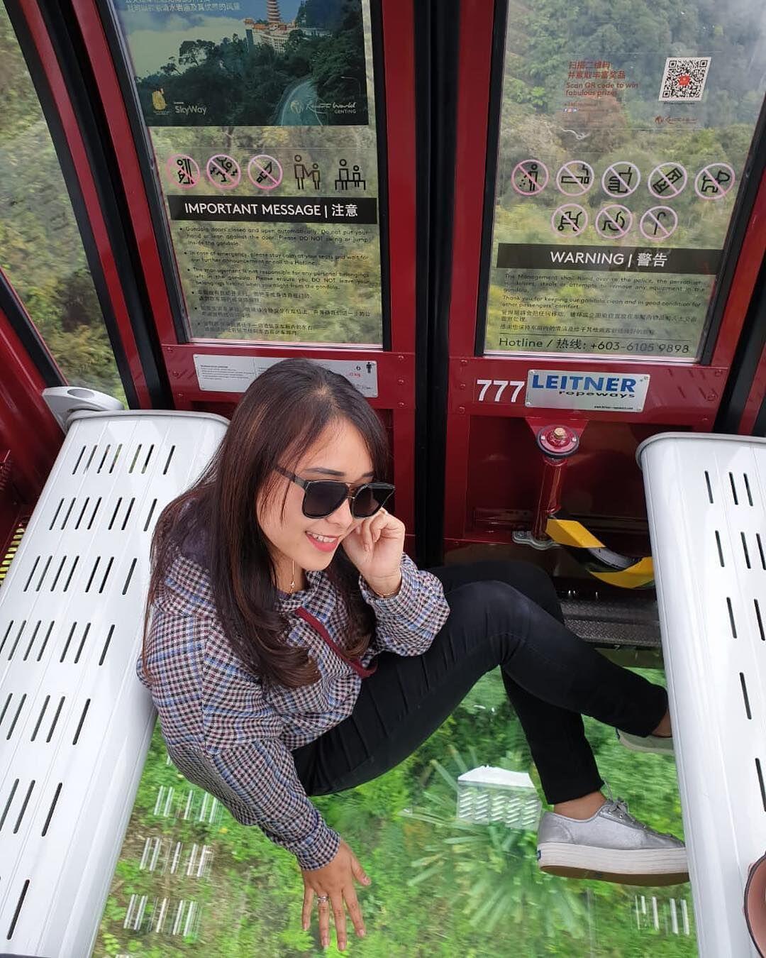 10 Potret Liburan Ayu Ting Ting di Malaysia Bareng Keluarga