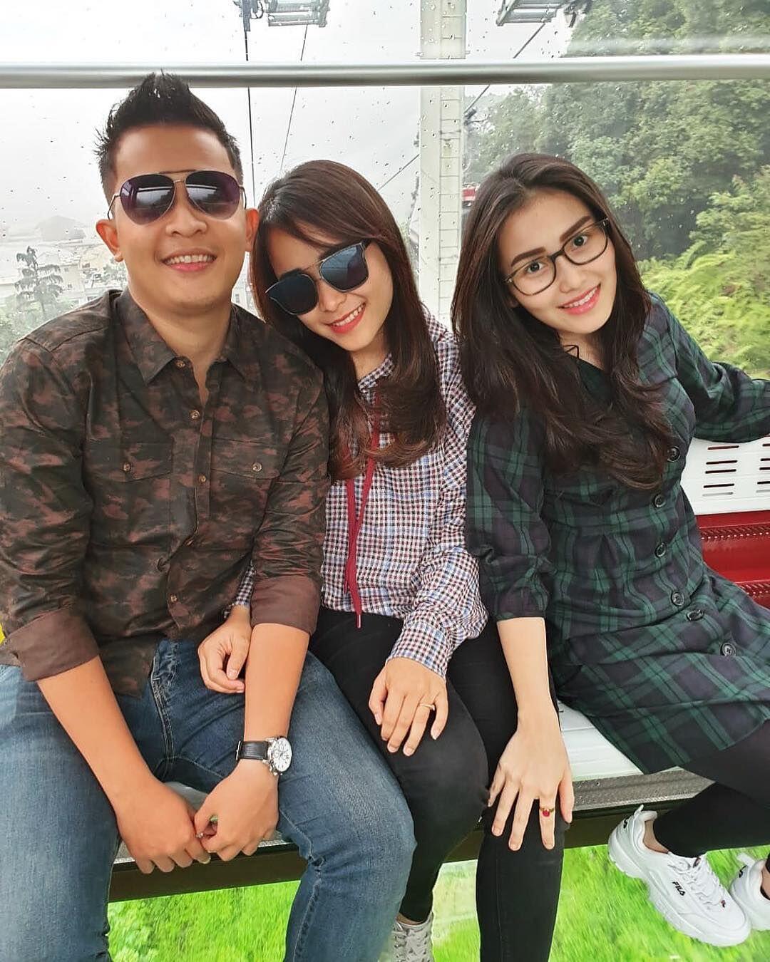 10 Potret Liburan Ayu Ting Ting di Malaysia Bareng Keluarga