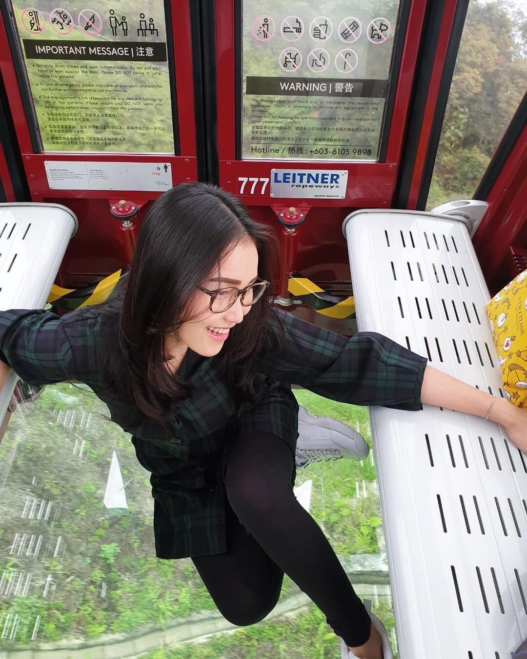 10 Potret Liburan Ayu Ting Ting di Malaysia Bareng Keluarga