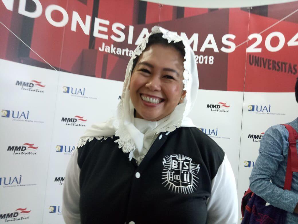 Pakai Jaket BTS, Ini Pesan Yenny Wahid untuk Millennials