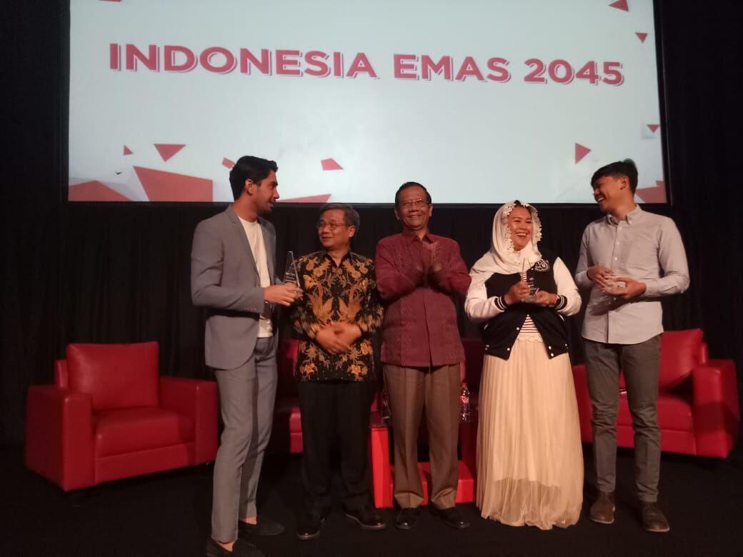 Pakai Jaket BTS, Ini Pesan Yenny Wahid untuk Millennials