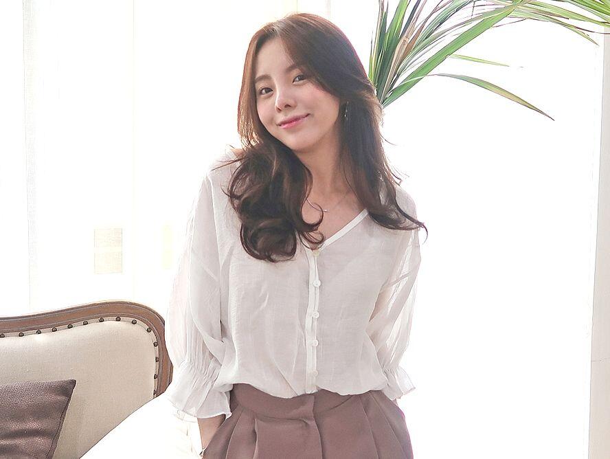 Pakai Jaket BTS, Ini Pesan Yenny Wahid untuk Millennials