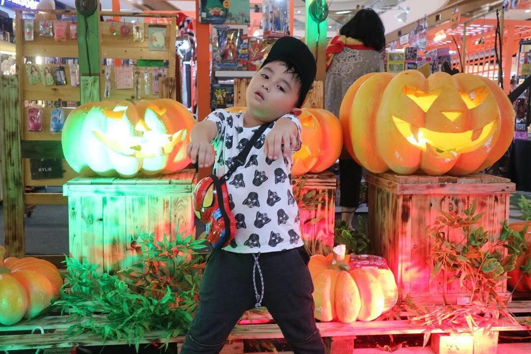 10 Potret Kedekatan Daus Mini & Putranya Ical, Cute Abis