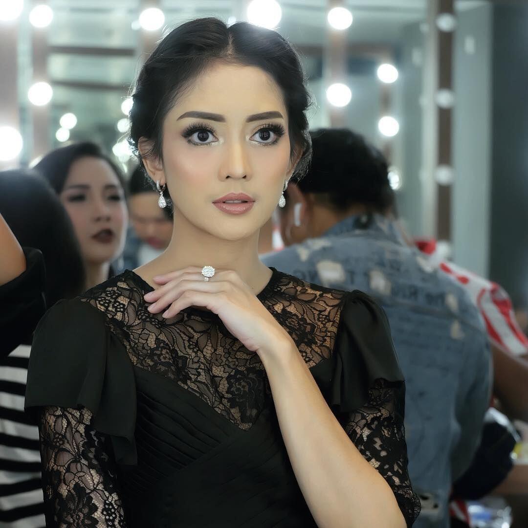 Ulang Tahun ke-33, 10 Transformasi Ririn Dwi Ariyanti yang Memesona