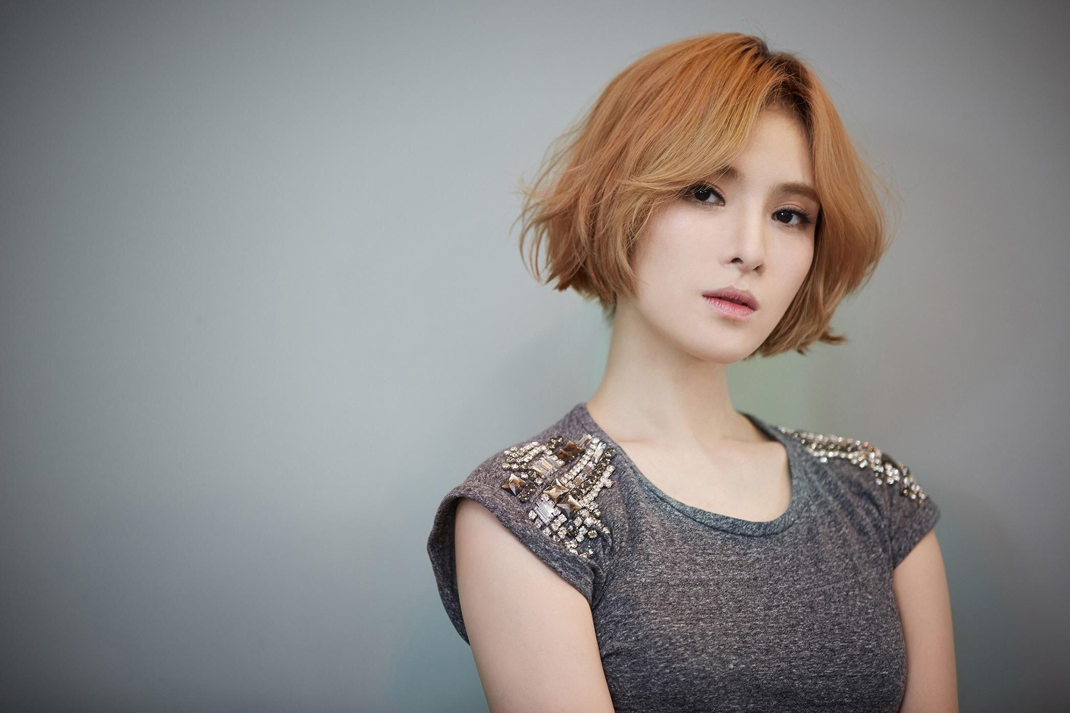 Wah, 5 Idol KPop Asli Korea Ini Sering Dikira Orang Asing Lho!