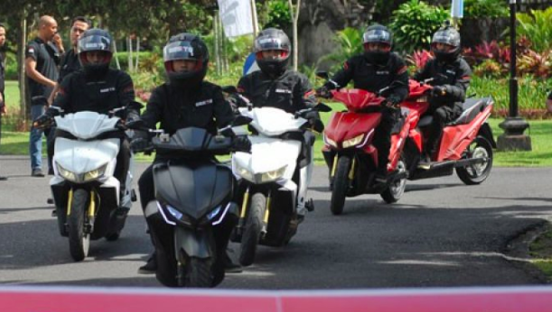 Jokowi Jajal Motor Listrik Gesits, Ini Harganya!