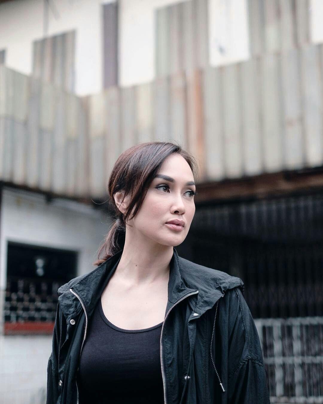 Punya Indera Keenam, 10 Artis Ini Konon Bisa Rasakan Makhluk Halus