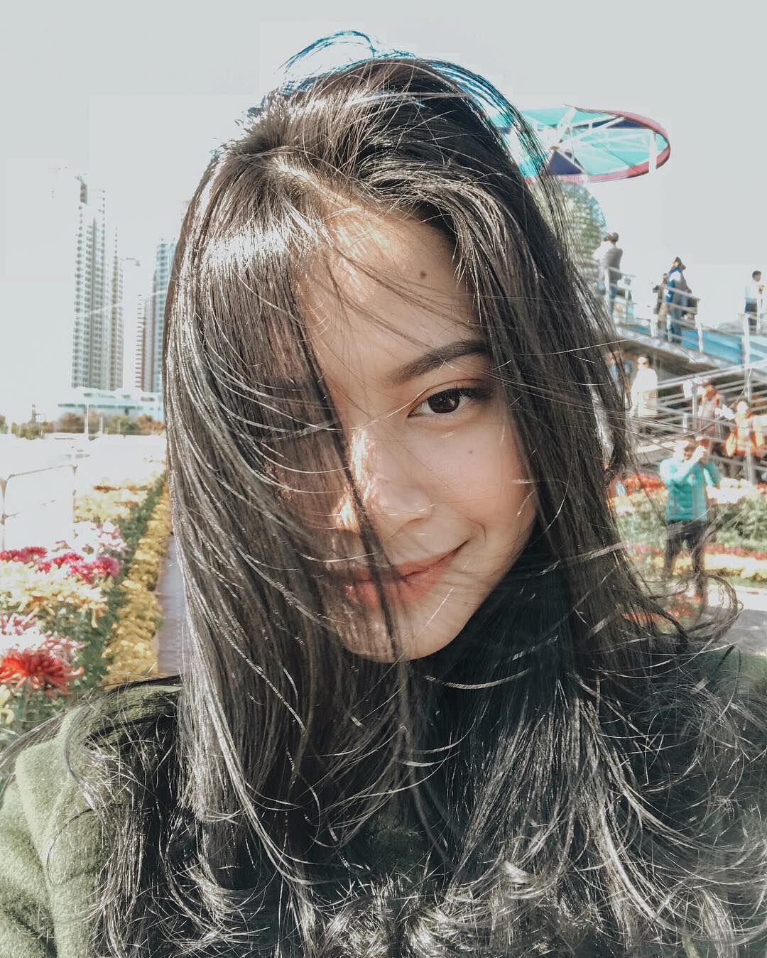 10 Potret Kece Hanggini di Korea, bak Member Girlband Nih!