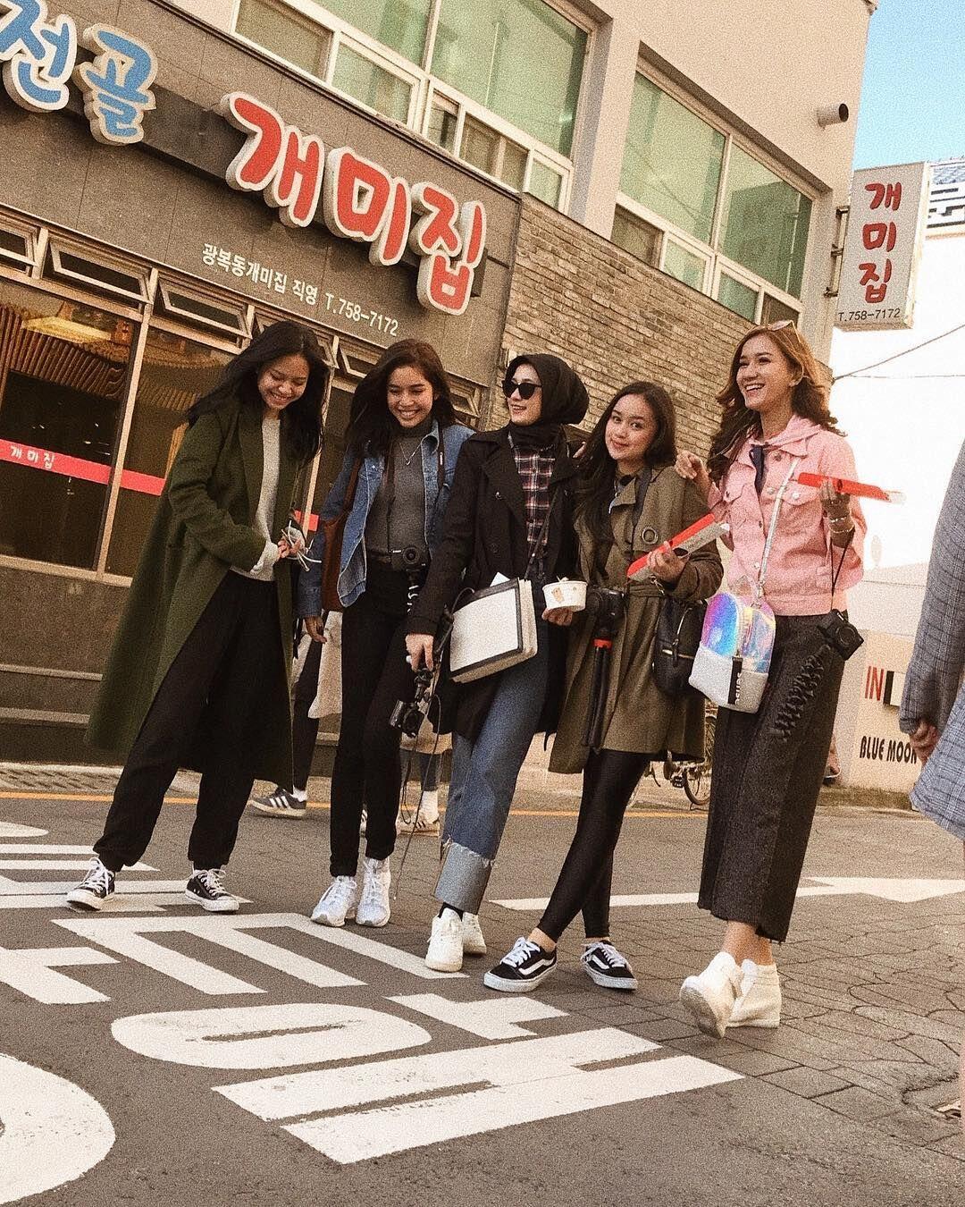 10 Potret Kece Hanggini di Korea, bak Member Girlband Nih!