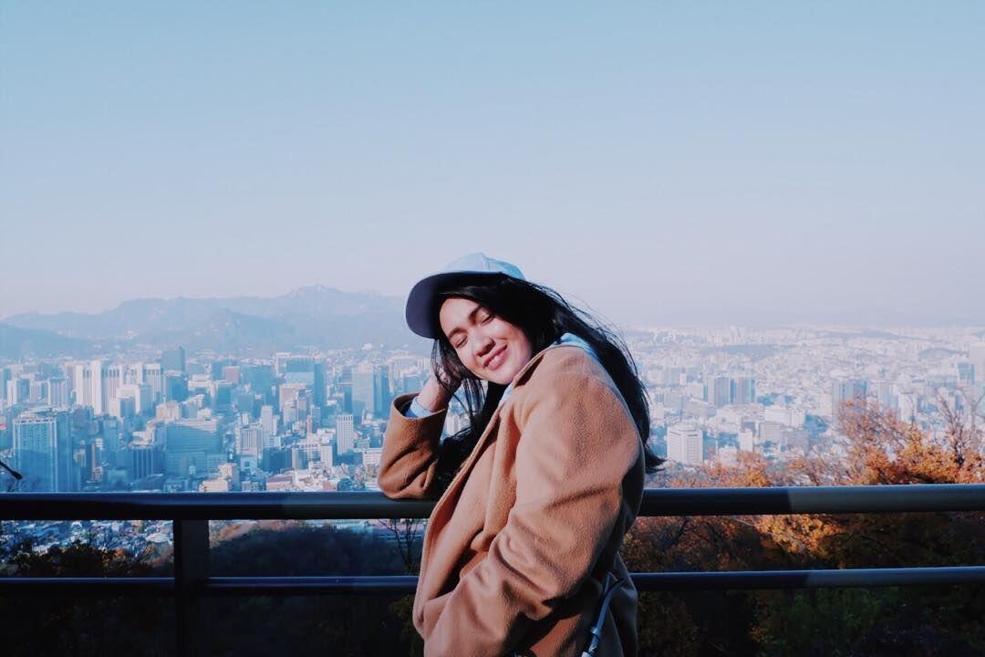 Sahabat Sejati, 9 Potret Liburan Marsha Aruan dan Dea Annisa di Korea