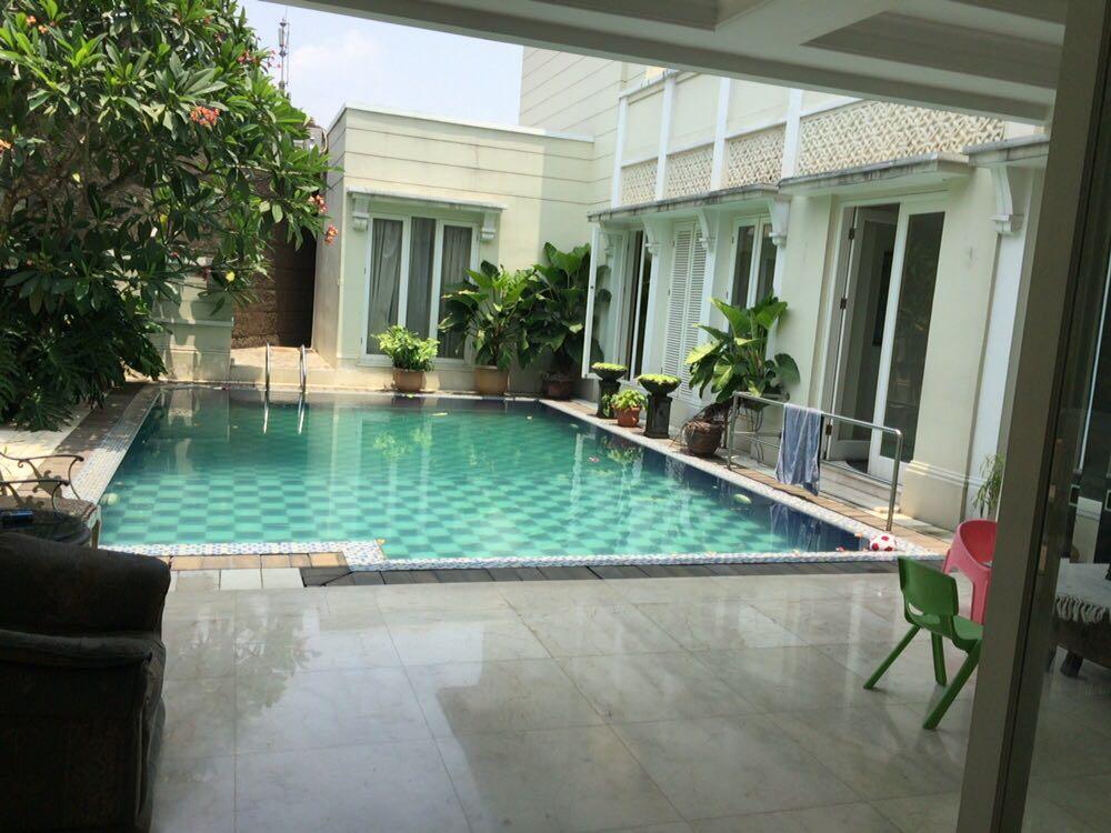 Ditinggal Konser ke Jakarta, Begini Tampilan Rumah Slash Guns N’ Roses