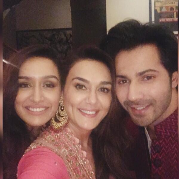 10 Momen Preity Zinta Rayakan Diwali, Makin Memikat!