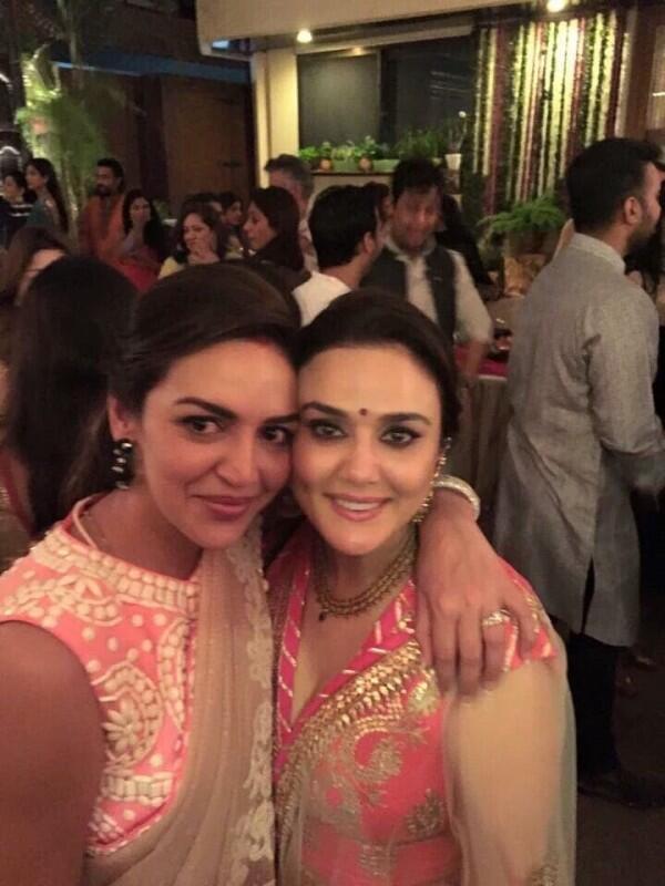 10 Momen Preity Zinta Rayakan Diwali, Makin Memikat!