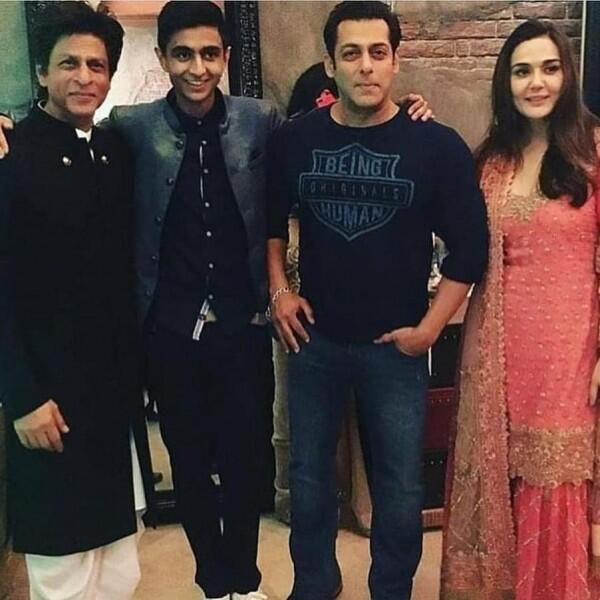 10 Momen Preity Zinta Rayakan Diwali, Makin Memikat!