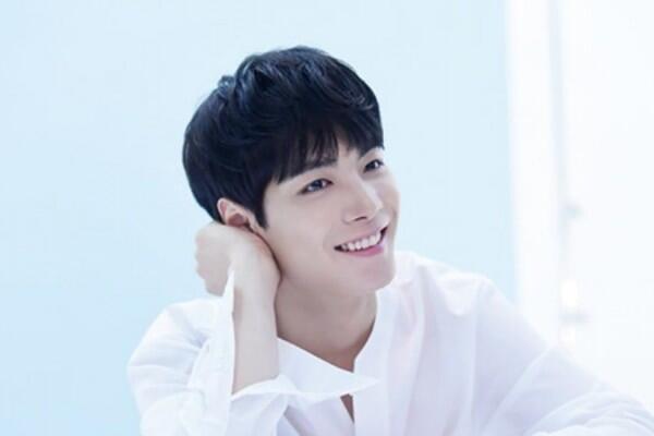 Ini Lho 6 Idol KPop dengan Suara Deep Voice Terseksi, Ada Idolamu Gak?