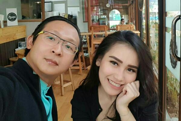 Kerja di Dunia Hiburan, 5 Artis Ini Digosipkan Pacaran dengan Produser