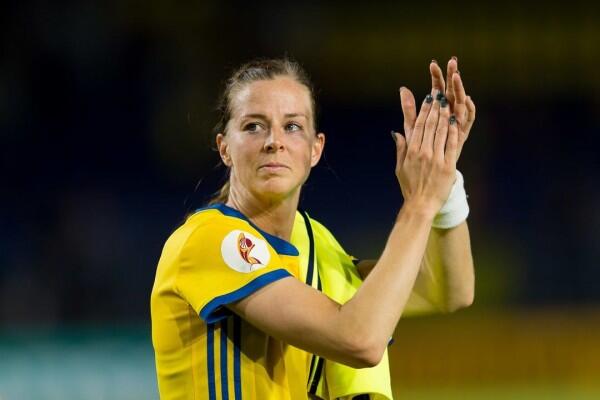 Tak Cuma Cekatan, 6 Pesepak Bola Wanita Ini Juga Berparas Menawan