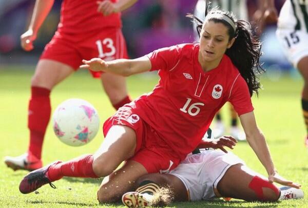 Tak Cuma Cekatan, 6 Pesepak Bola Wanita Ini Juga Berparas Menawan