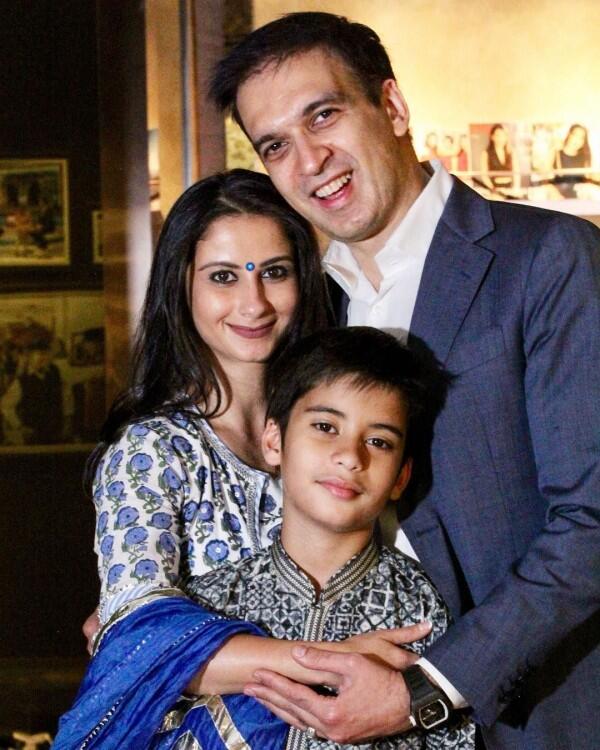 10 Foto Haru & Bahagia Pesta Diwali Keluarga Konglomerat Manoj Punjabi