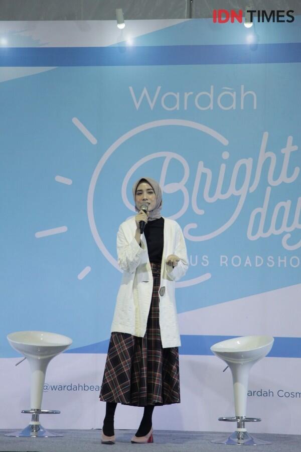 Tips Mix and Match Outfit Chic ala Influencer Hijab, Amelia Elle