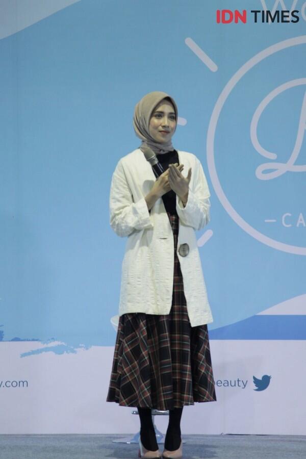 Tips Mix and Match Outfit Chic ala Influencer Hijab, Amelia Elle