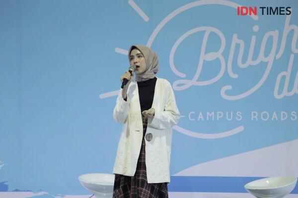Tips Mix and Match Outfit Chic ala Influencer Hijab, Amelia Elle