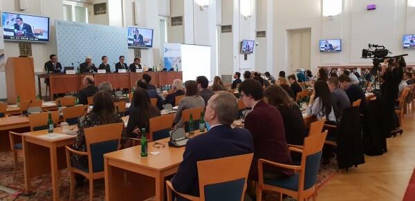 Indonesia Berbagi Pengalaman Selesaikan Konflik di Konferensi Praha