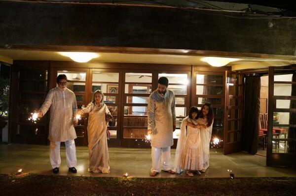 10 Momen Khidmat Diwali Keluarga Aishwarya Rai - Amitabh Bachchan