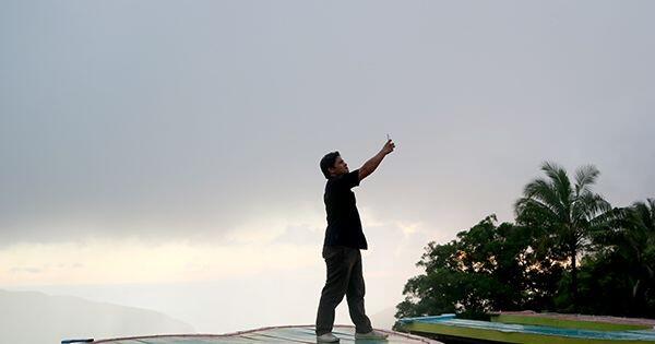 Mengejar Sinyal di Daerah Tertinggal