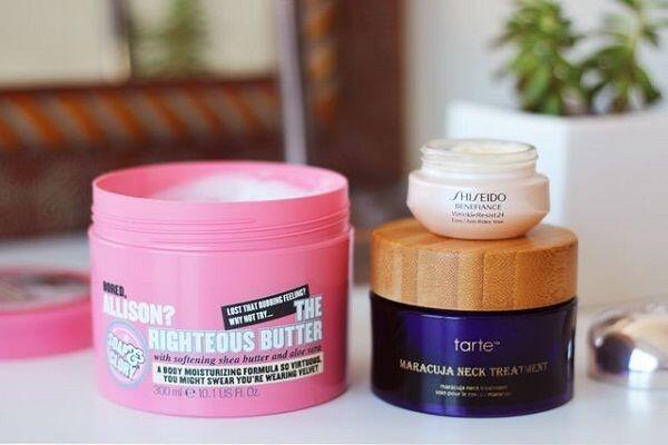 5 Makeup Essentials yang Wajib Dibawa Saat Sedang Bepergian