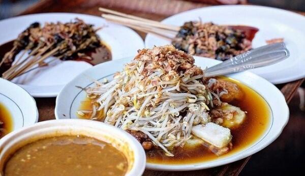 Ragam 6 Kuliner Serba Lontong Khas Jawa Timur, Bikin Laper!