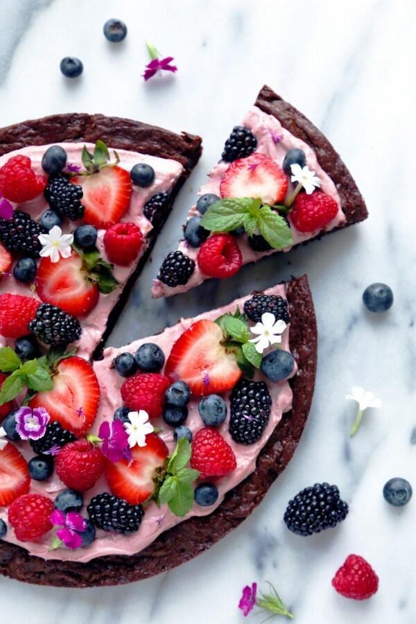 Resep Mudah Pizza Brownies Aneka Topping, Asyik buat Nongkrong Ramean