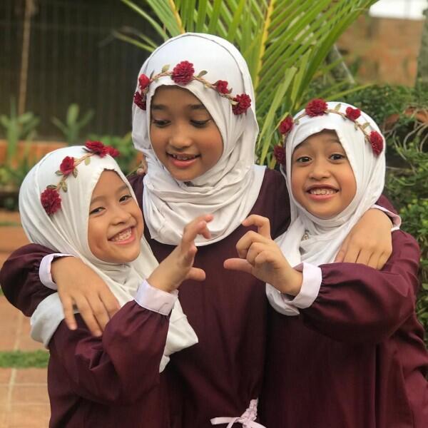 10 Inspirasi Baju Couple buat Anak Kembar, Kompak & Super Gemas!