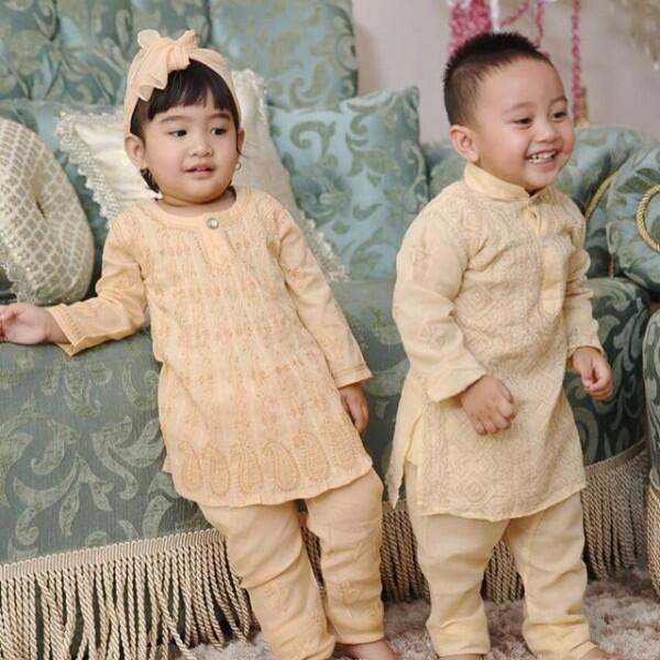 10 Inspirasi Baju Couple buat Anak Kembar, Kompak & Super Gemas!