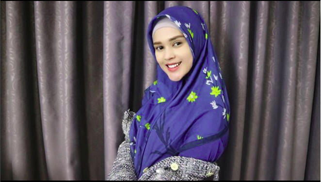 Ketahuan Antar Roger Danuarta Jadi Mualaf, Ini Fakta-fakta Cut Meyriska