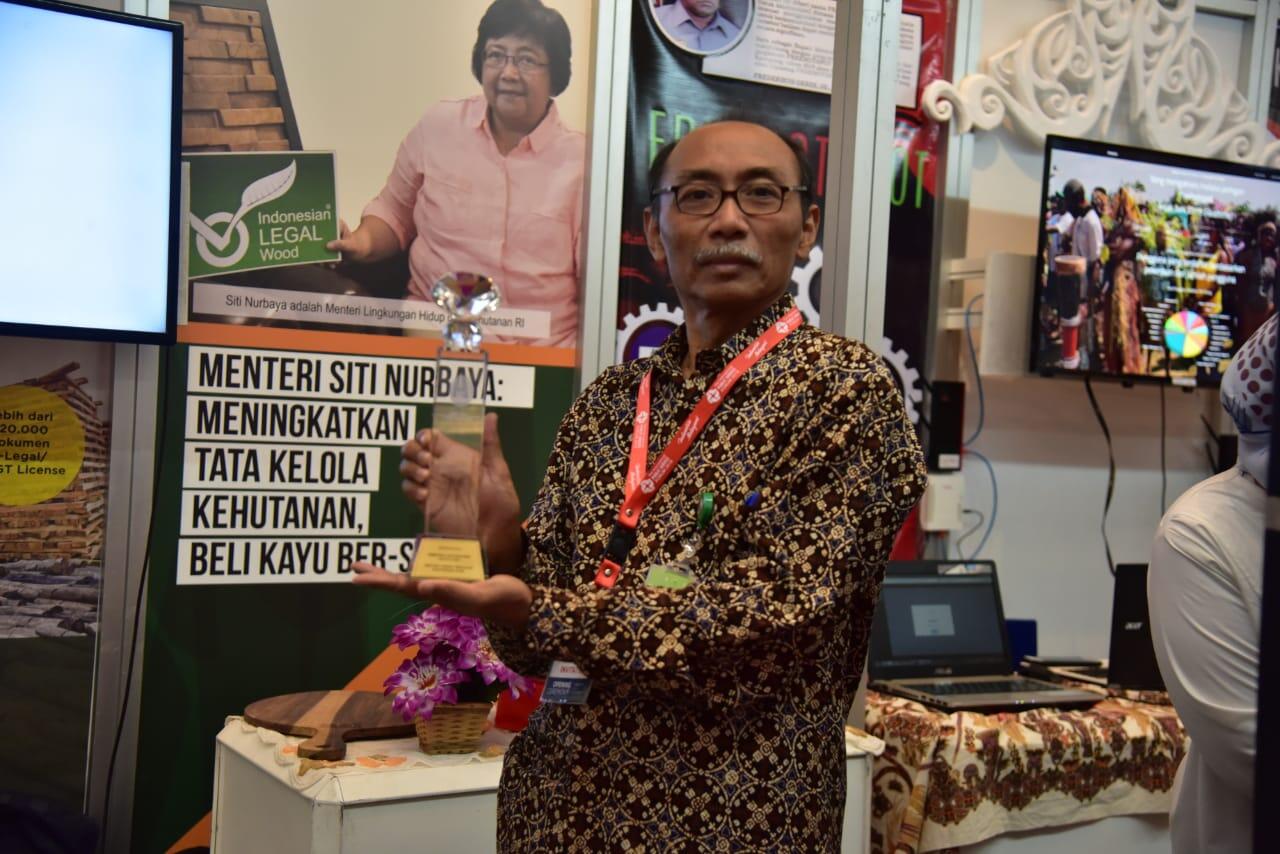 Inovasi Sistem Informasi Legalitas Kayu untuk Tingkatkan Layanan Publik