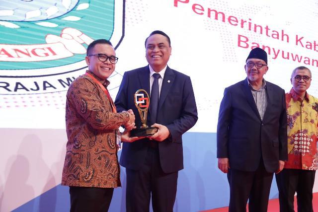 PANRB Serahkan Penghargaan Top 10 Pengelolaan Pengaduan Pelayanan Publik 2018